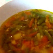 Суп с зеленой фасолью и колбасками