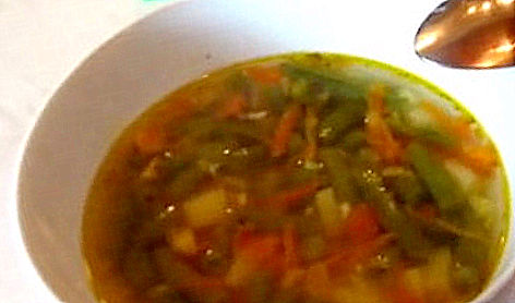 Суп с зеленой фасолью и колбасками