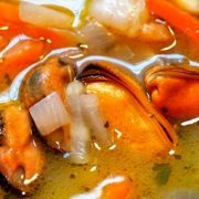 Тихоокеанский суп с морепродуктами и моллюсками